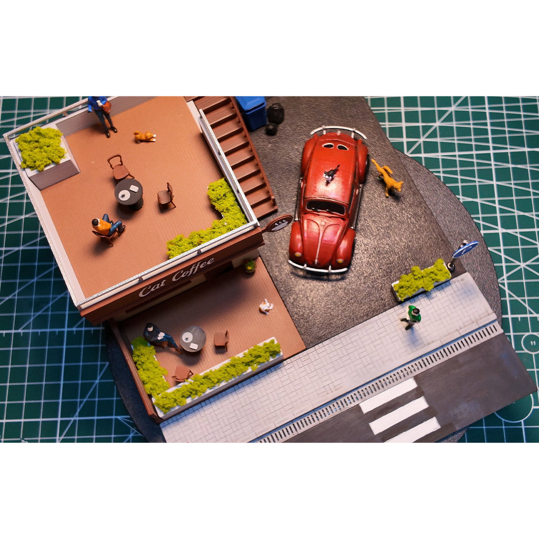 1/64 Scale Corner Coffee Shop Parking Lot Diorama