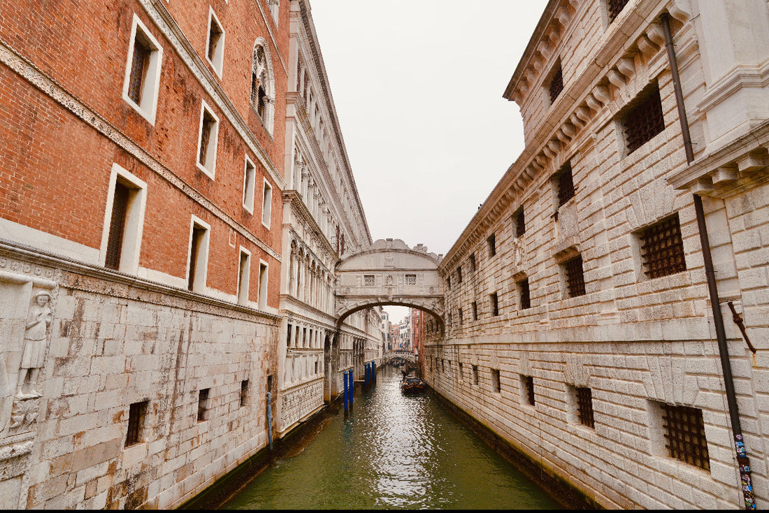 MOC-84806 Venice Palace Canal and Bridge: A Timeless Venetian Masterpiece for Block Builders