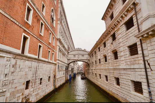 MOC-84806 Venice Palace Canal and Bridge: A Timeless Venetian Masterpiece for Block Builders