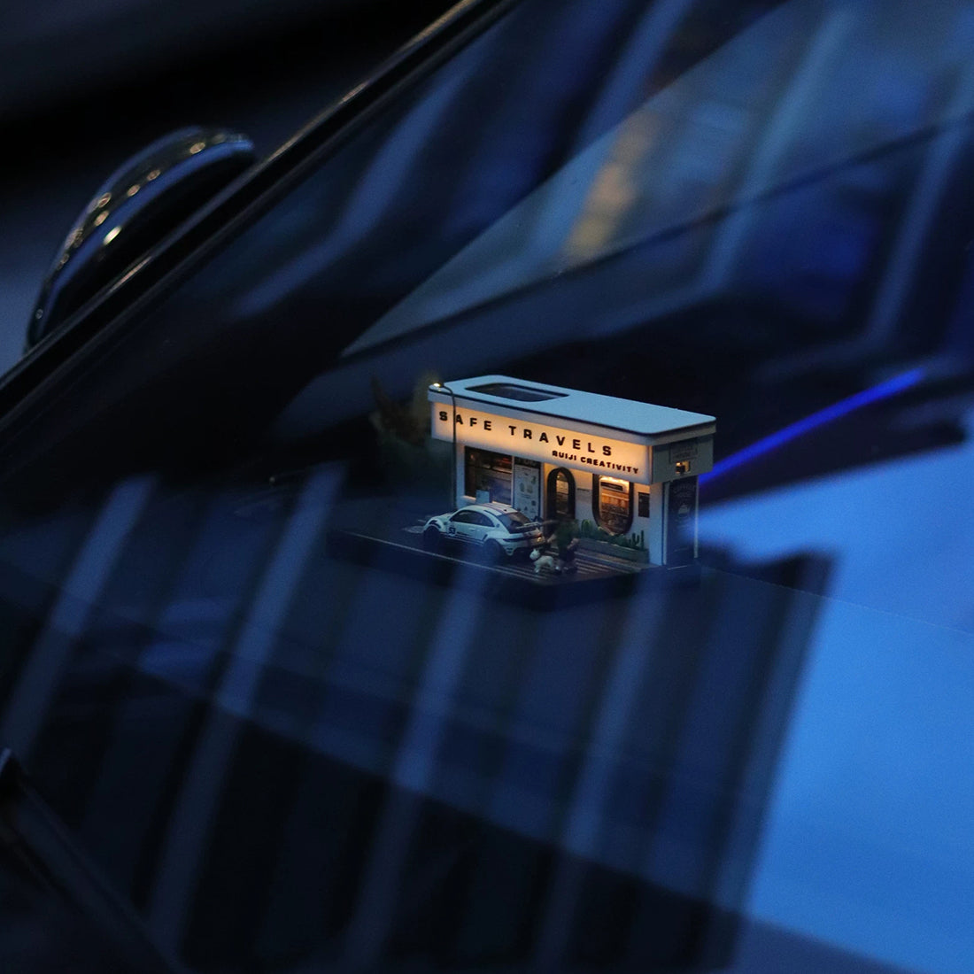 1/64 Scale Miniature Coffee Shop Diorama with Solar LED Lighting