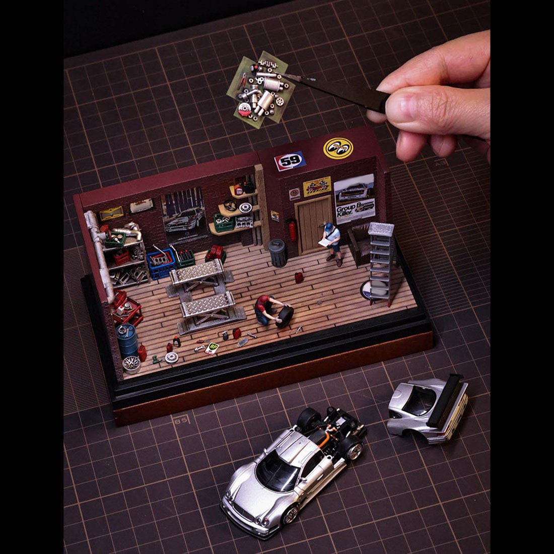 1/64 Scale Auto Repair Garage Diorama with LED Lighting