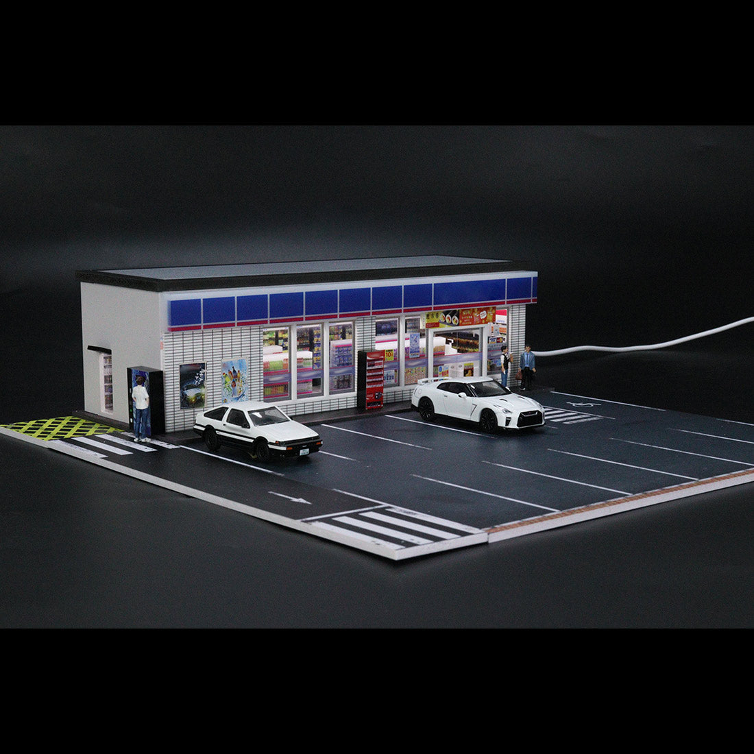 1/64 Scale Lawson Convenience Store Diorama Building Scene Model with Parking Area