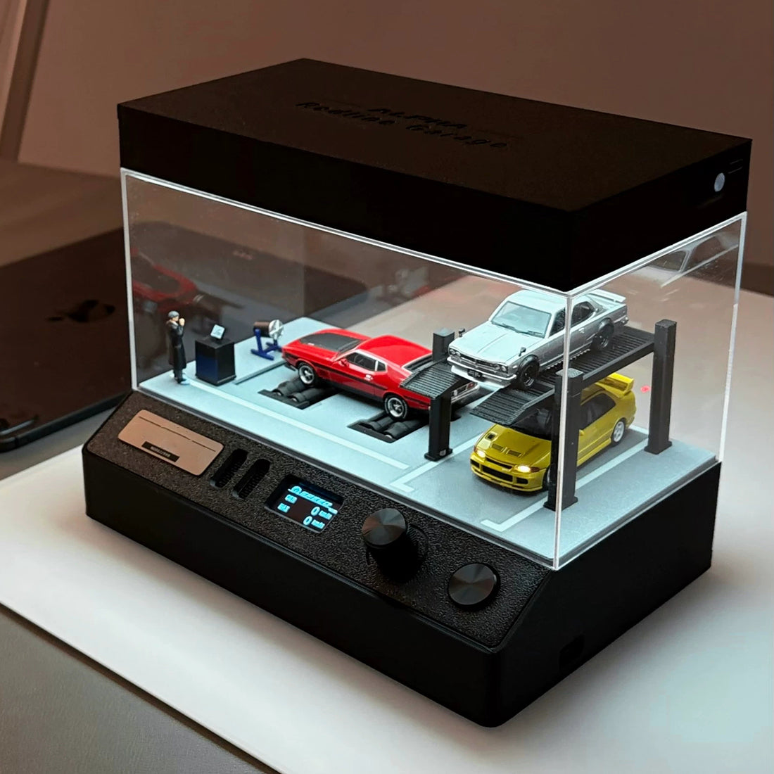 1/64 Scale Miniature Dynamic Garage Diorama Display Stand with LED Vehicle Test Bench