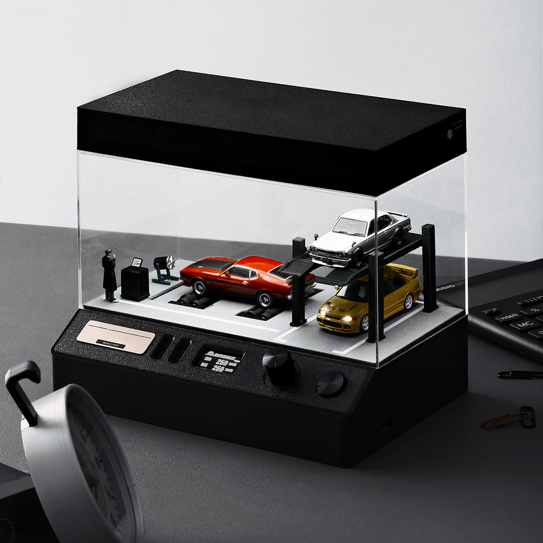 1/64 Scale Miniature Dynamic Garage Diorama Display Stand with LED Vehicle Test Bench